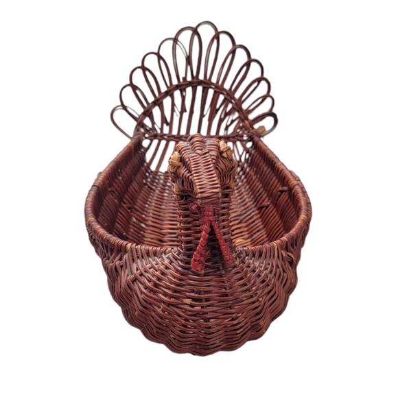 Vintage Straw Wicker Thanksgiving Decor Turkey Basket Table Piece - Picture 3 of 7